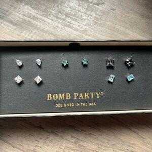 Bomb Party simply studs earrings Full set.